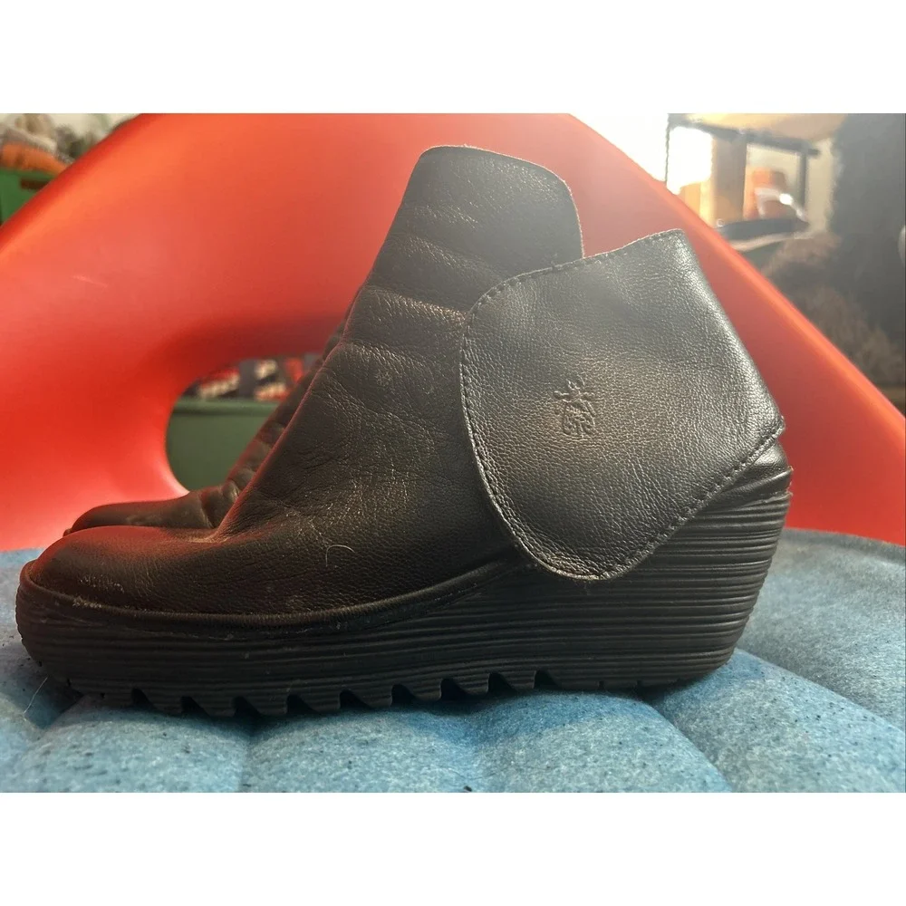 Fly London Yogi boots Black Leather Women's Size 40 EU 9 US P500046008